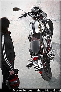 v7_racer_023_moto_guzzi_2012.jpg