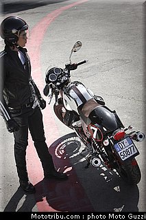 v7_racer_029_moto_guzzi_2012.jpg