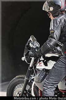 v7_racer_034_moto_guzzi_2012.jpg