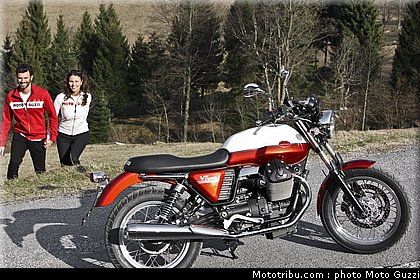 v7_special_023_moto_guzzi_2012.jpg