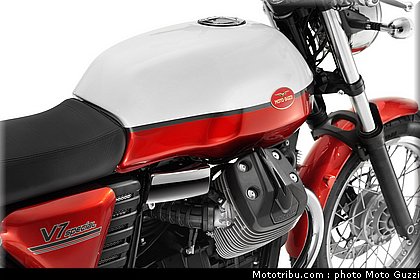 v7_special_037_moto_guzzi_2012.jpg