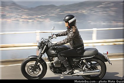 v7_stone_001_moto_guzzi_2012.jpg