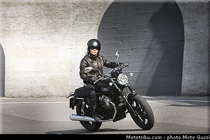 v7_stone_004_moto_guzzi_2012.jpg