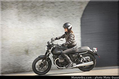 v7_stone_006_moto_guzzi_2012.jpg