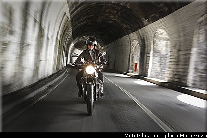 v7_stone_009_moto_guzzi_2012.jpg