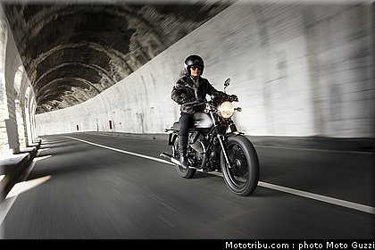 v7_stone_010_moto_guzzi_2012.jpg