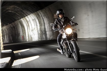 v7_stone_011_moto_guzzi_2012.jpg