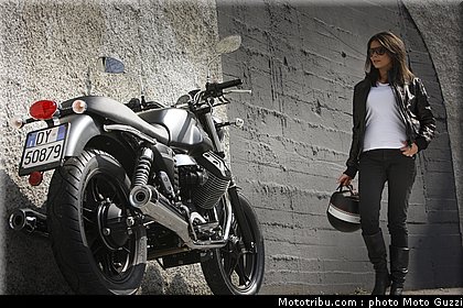 v7_stone_016_moto_guzzi_2012.jpg