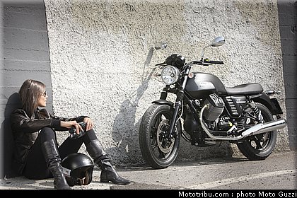 v7_stone_017_moto_guzzi_2012.jpg