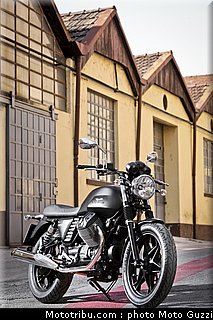 v7_stone_023_moto_guzzi_2012.jpg