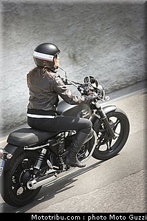 v7_stone_028_moto_guzzi_2012.jpg