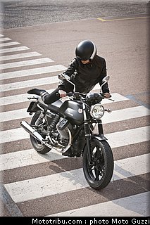 v7_stone_032_moto_guzzi_2012.jpg
