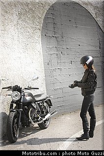 v7_stone_046_moto_guzzi_2012.jpg