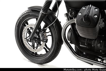 v7_stone_060_moto_guzzi_2012.jpg