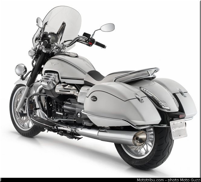 0025_moto_guzzi_2013_1400_california_025
