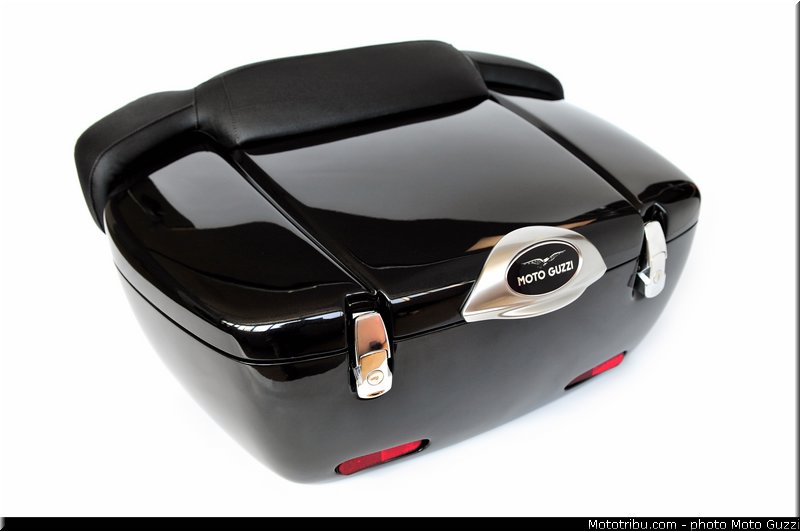 0094_moto_guzzi_2013_1400_california_052