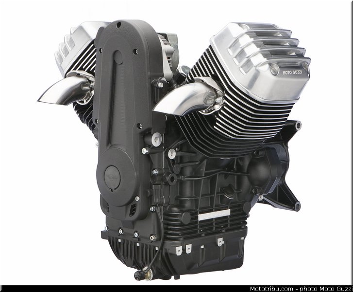 0104_moto_guzzi_2013_1400_california_moteur_002