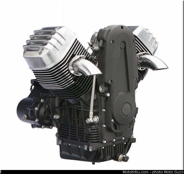 0105_moto_guzzi_2013_1400_california_moteur_003