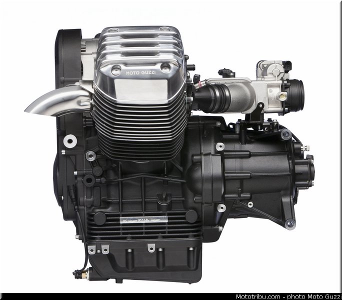 0107_moto_guzzi_2013_1400_california_moteur_005