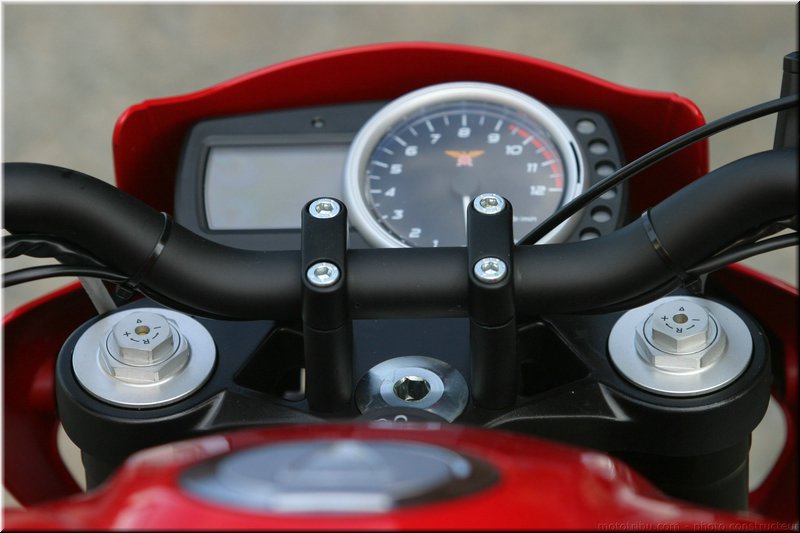 morini1200-veloce-2008-003
