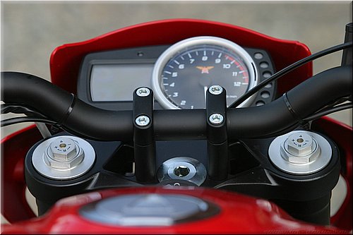 morini1200-veloce-2008-003.JPG