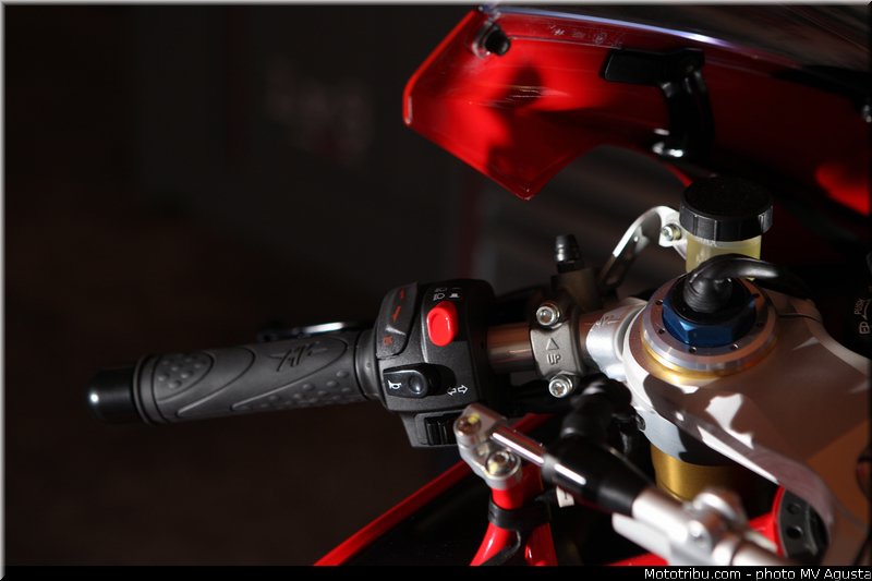 mv_agusta_2013_f4_details_004