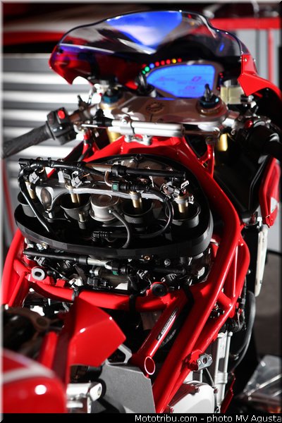 mv_agusta_2013_f4_details_016