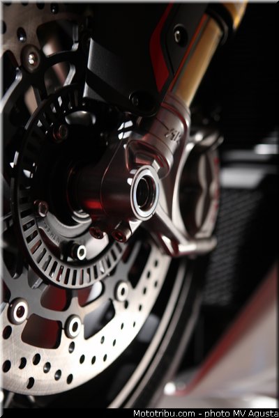 mv_agusta_2013_f4_details_017