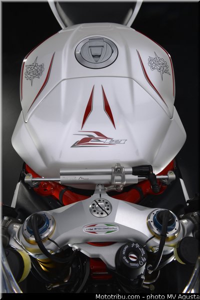 mv_agusta_2013_f4_details_019