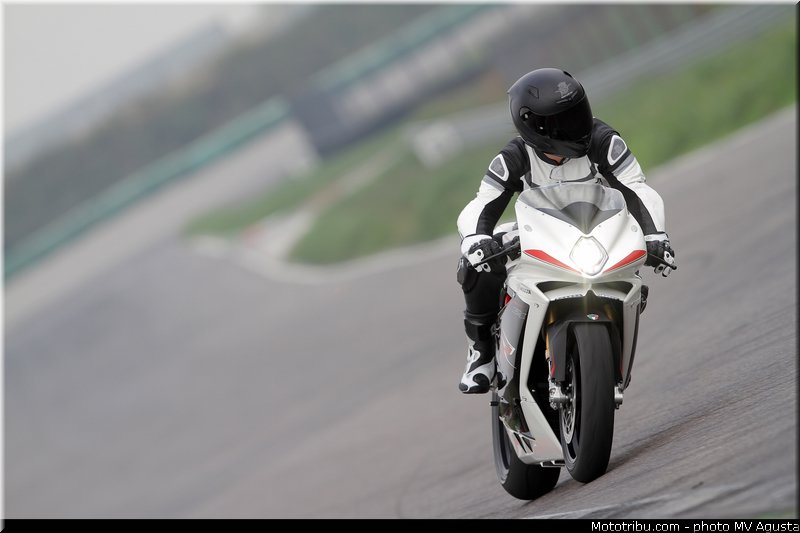 mv_agusta_2013_f4_rr_002