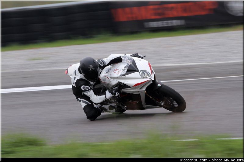 mv_agusta_2013_f4_rr_004