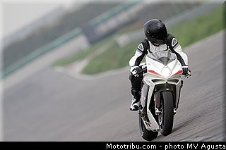 mv_agusta_2013_f4_rr_002.jpg