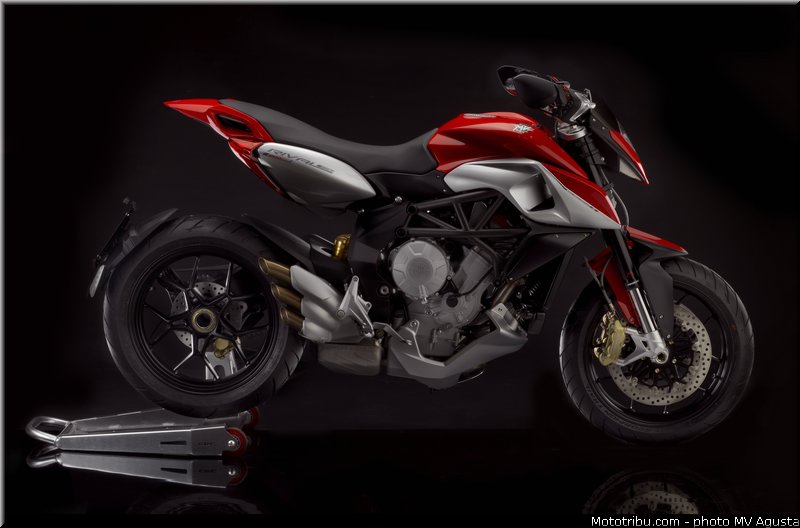 mv_agusta_2013_rivale_800_1