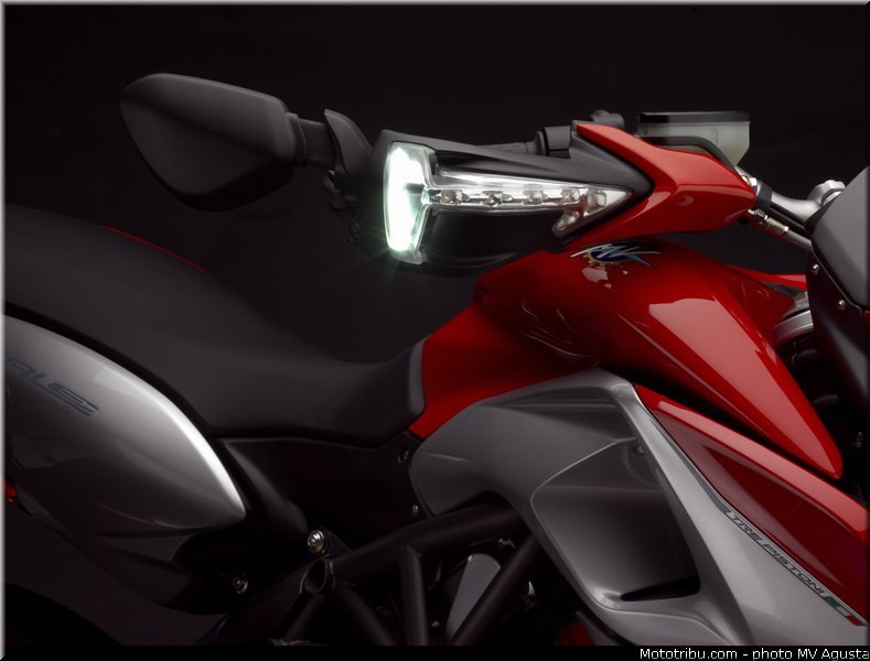 mv_agusta_2013_rivale_800_3