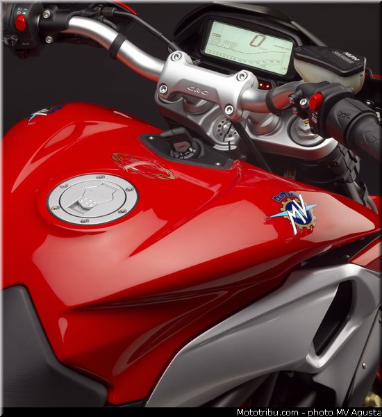 mv_agusta_2013_rivale_800_4
