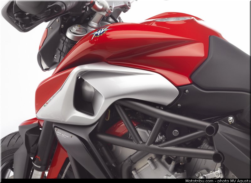 mv_agusta_2013_rivale_800_7