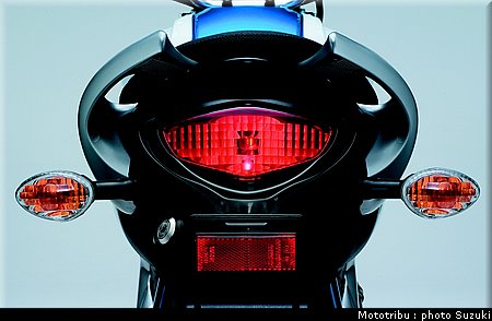 suzuki_gladius_2009_022.jpg