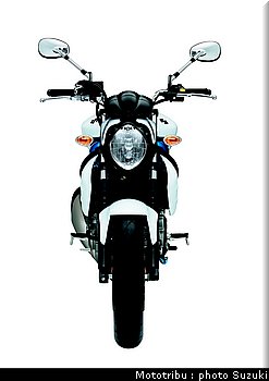 suzuki_gladius_2009_024.jpeg