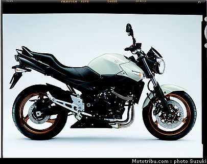 suzuki_600_gsr_3_2010.jpg