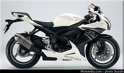 suzuki_2011_600_gsxr_010.jpg