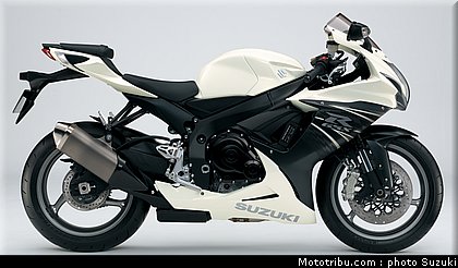 suzuki_2011_600_gsxr_011.jpg
