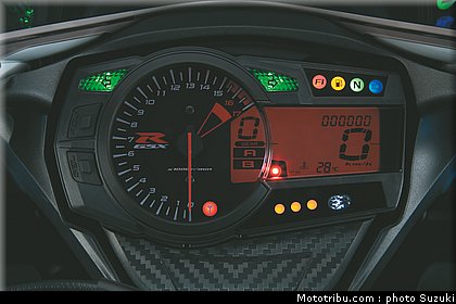 suzuki_2011_600_gsxr_025.jpg