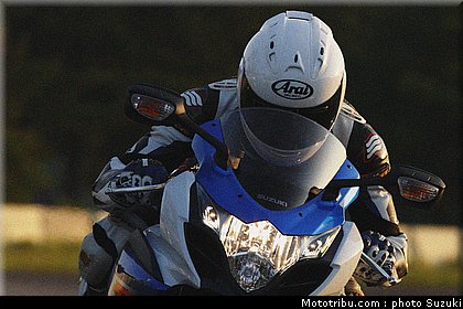 suzuki_2012_1000_gsxr_001.jpg