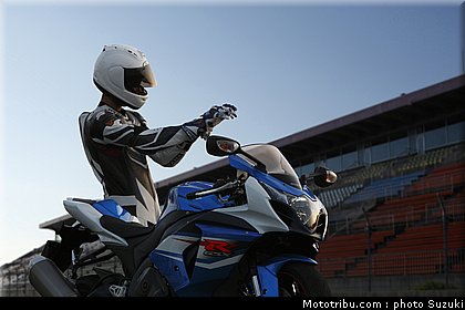 suzuki_2012_1000_gsxr_003.jpg