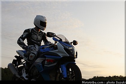 suzuki_2012_1000_gsxr_004.jpg