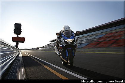 suzuki_2012_1000_gsxr_005.jpg