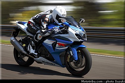 suzuki_2012_1000_gsxr_006.jpg