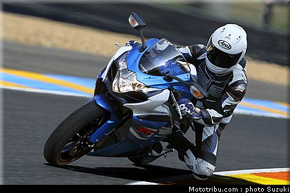 suzuki_2012_1000_gsxr_007.jpg