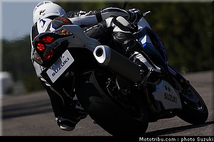suzuki_2012_1000_gsxr_009.jpg