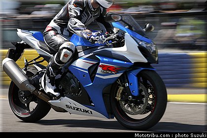 suzuki_2012_1000_gsxr_011.jpg